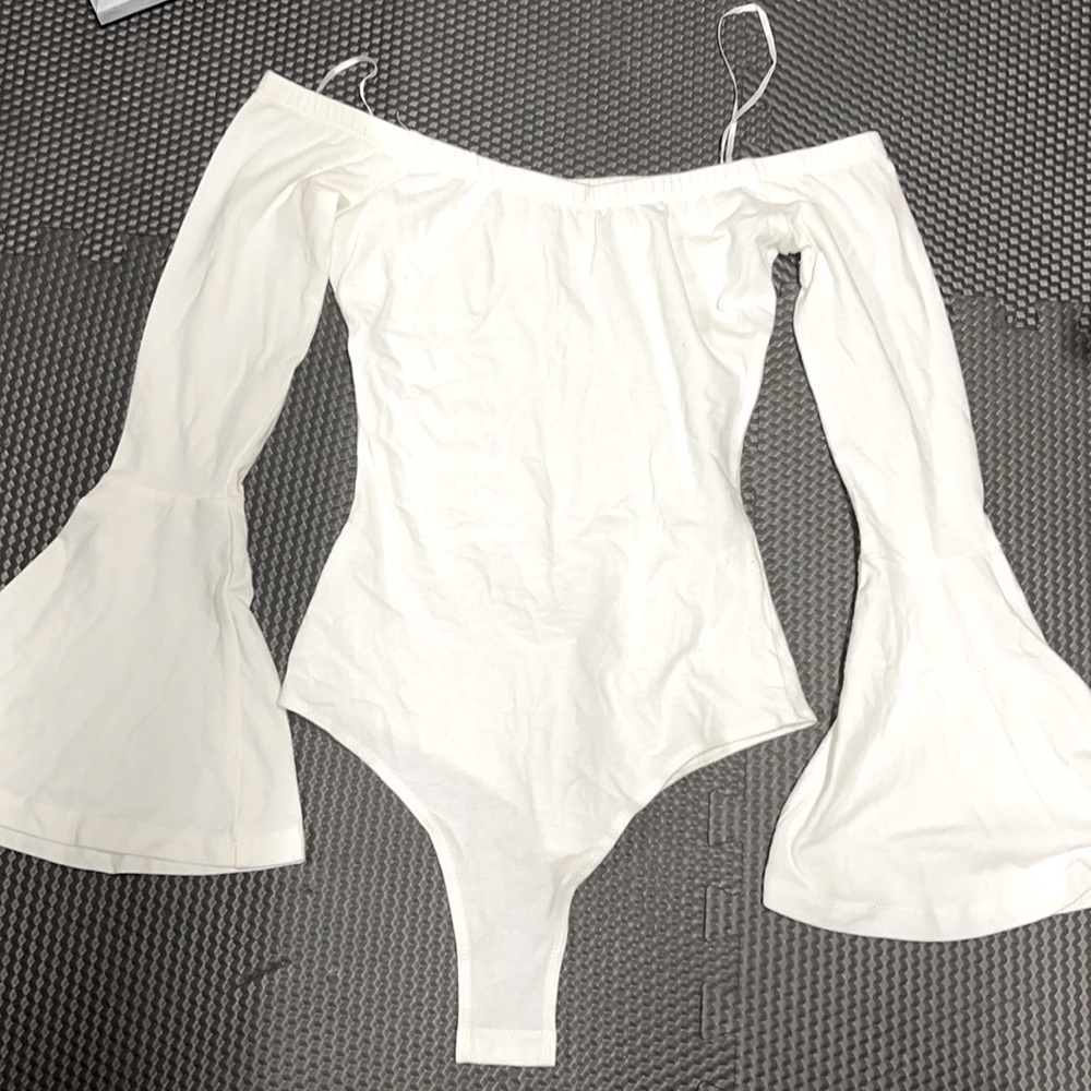 White off the shoulder bell sleeve body suit
